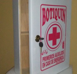 botiquin de madera